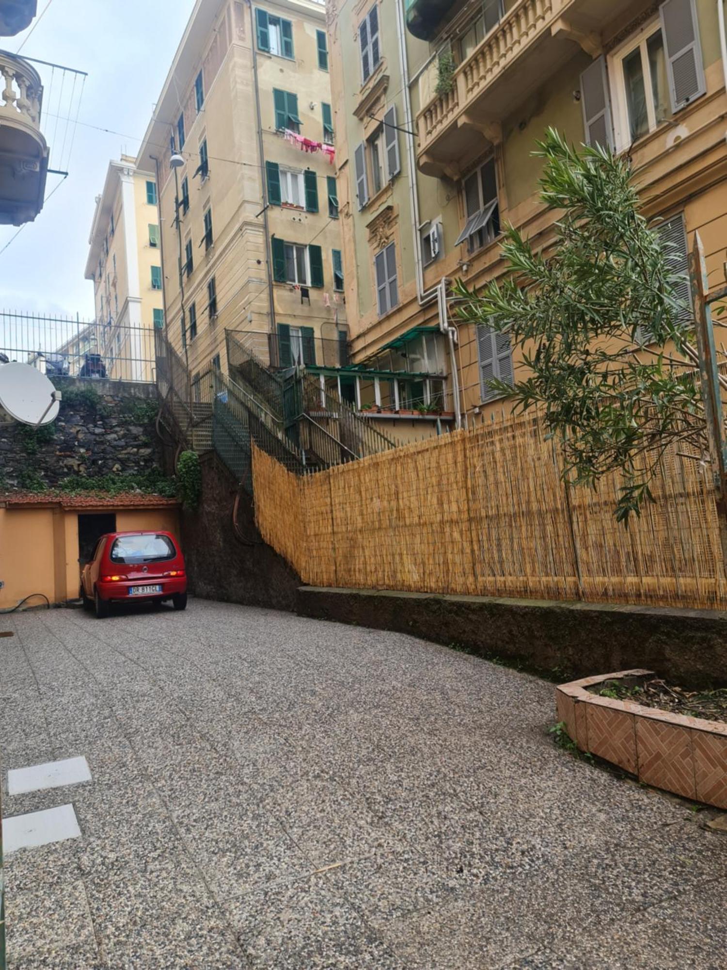 Ampio Appartamento Con 2 Posti Auto E Cortile Cenova Dış mekan fotoğraf